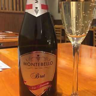 Montebello Spumante Brut Bianco(GRILL KING （グリルキング）)