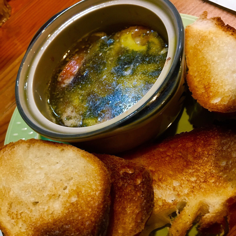 モッツァレラチーズのアヒージョ(塩梅)