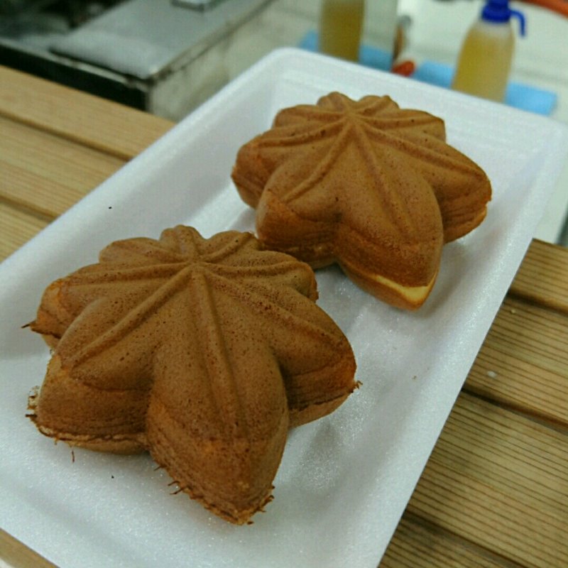 手焼き もみじ饅頭(やまだ屋 宮島本店 （やまだや）)