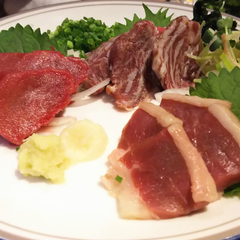 熊本馬刺しの三点盛り(博多串焼き もつ鍋 かんべえ)