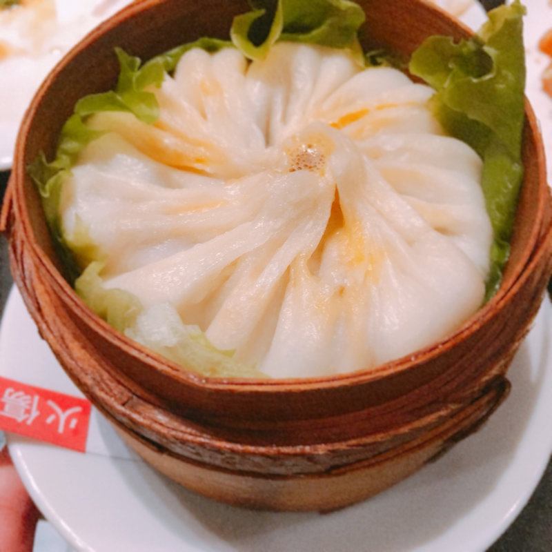 【期間限定】灌湯包(ガンタンパオ)　上海蟹みそ入り特大スープ小籠包
