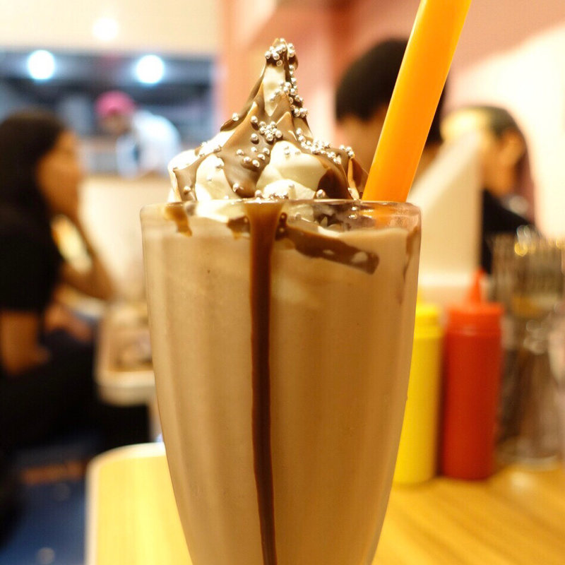 スーパーストロベリーチョコレートシェイク(BURGER&MILKSHAKE CRANE)