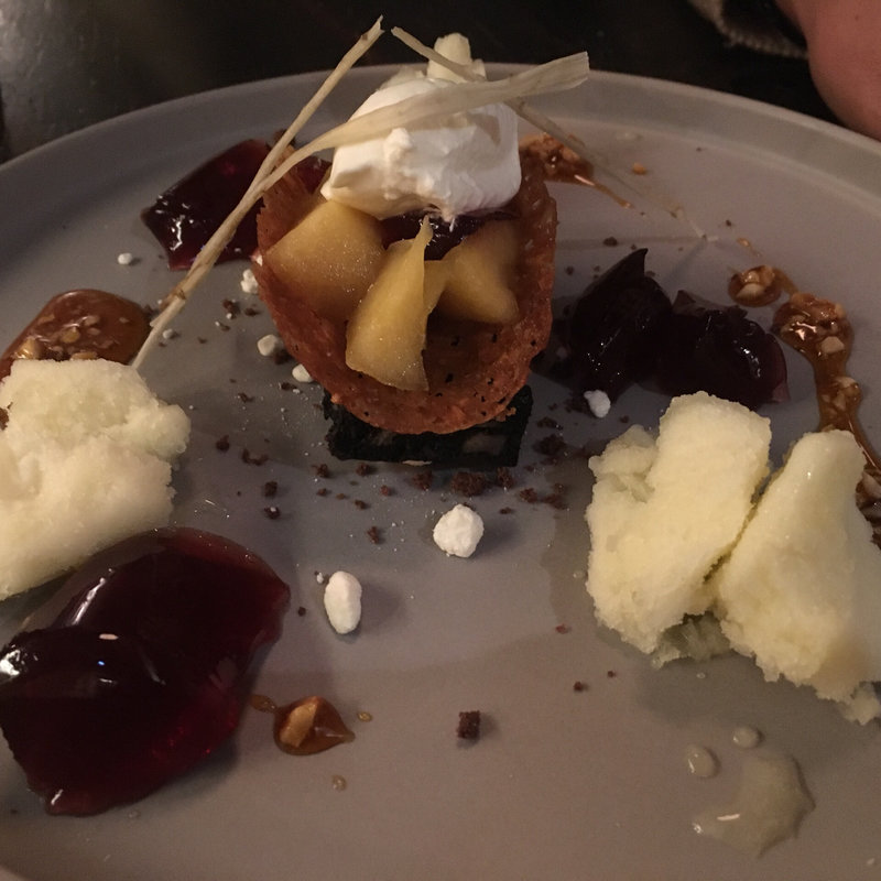 チョコレートと牛蒡、グラニースミス 白と黒のコントラスト(Hasso Dolceteria Hokkaido)