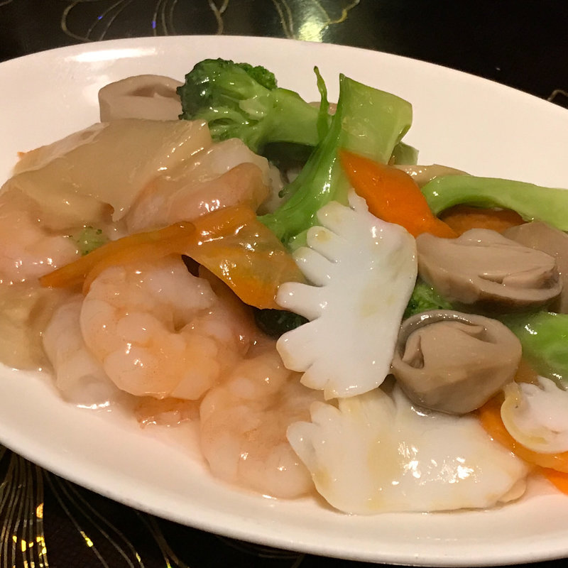 海の幸とブロッコリーの塩味炒め(香港楼 )