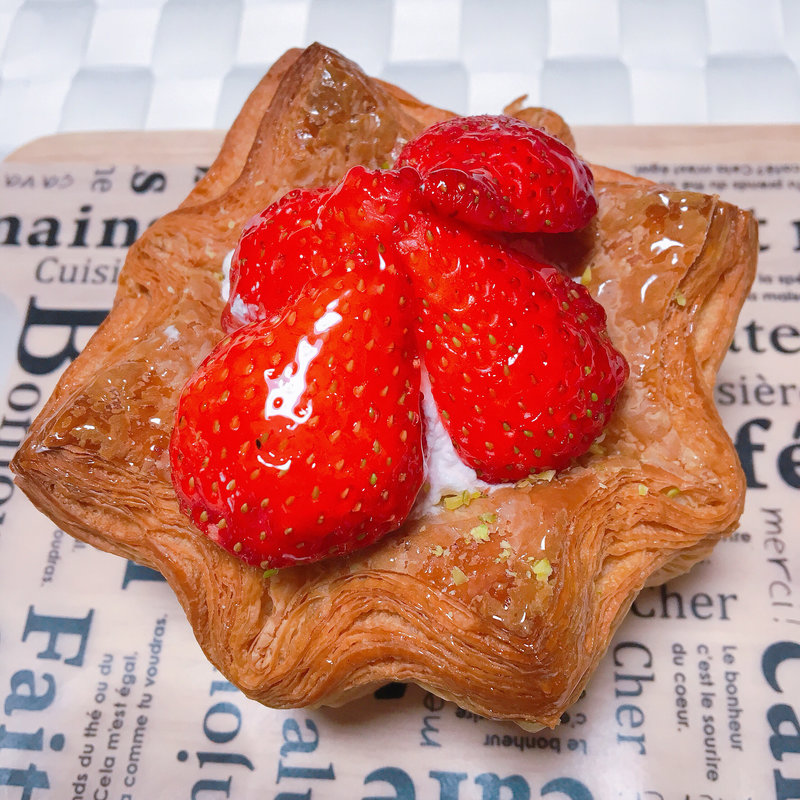 苺のデニッシュ(ブーランジェリー リシェ)