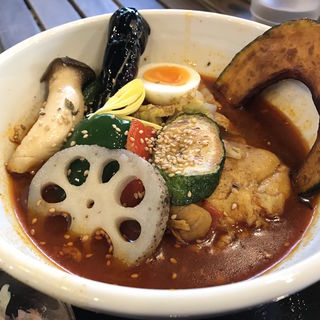 スパイスの効いたカレーと野菜のハーモニーを楽しもう！大手町の絶品スープカレー特集♪