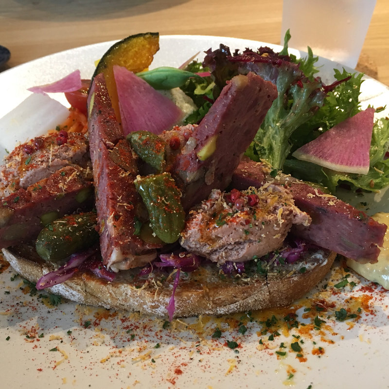 鹿肉のパテのタルティーヌ(さらもじ)