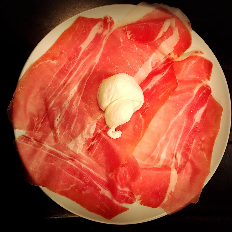 プロシュット エ モッツァレッラ(聖林館)