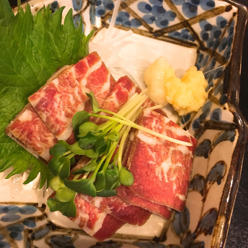 馬刺し(芝大門 更科布屋 本店 （さらしなぬのや）)