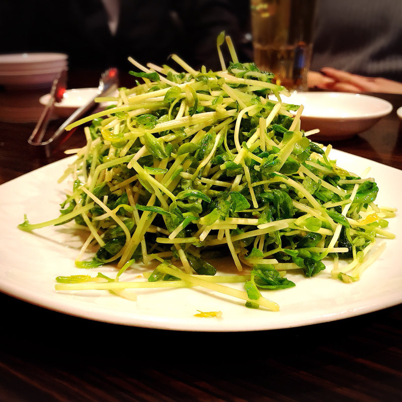 豆苗のニンニク炒め(ヴェルディ・ダイニングレストラン)