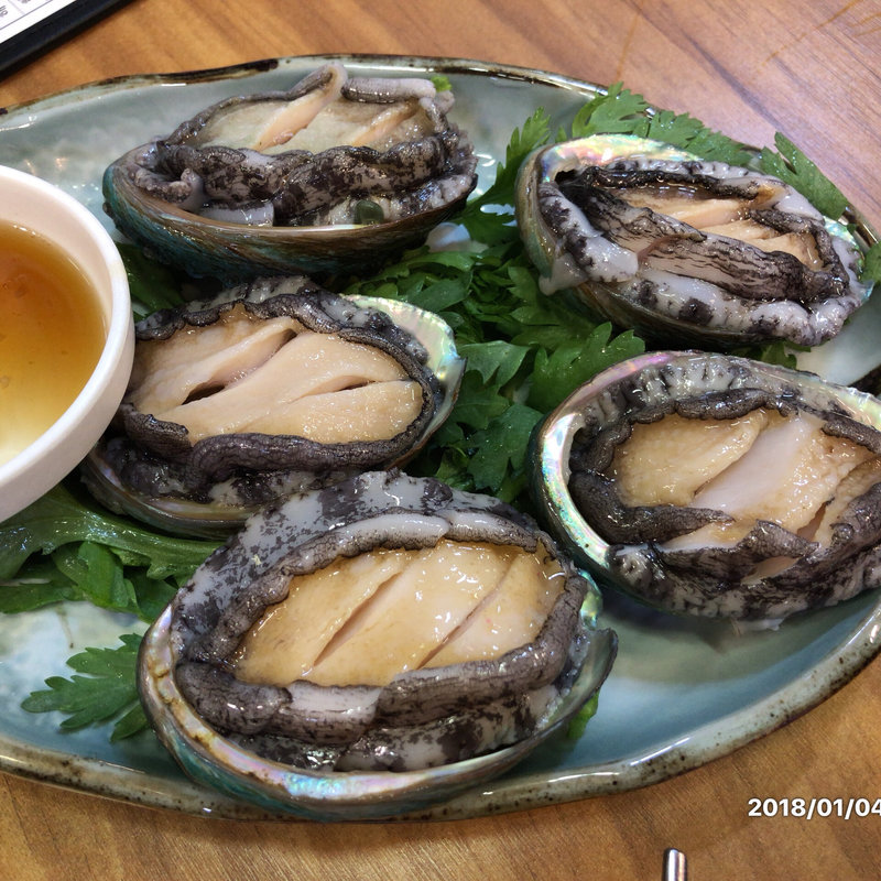 鮑の刺身(済州島 ヘムルタン)