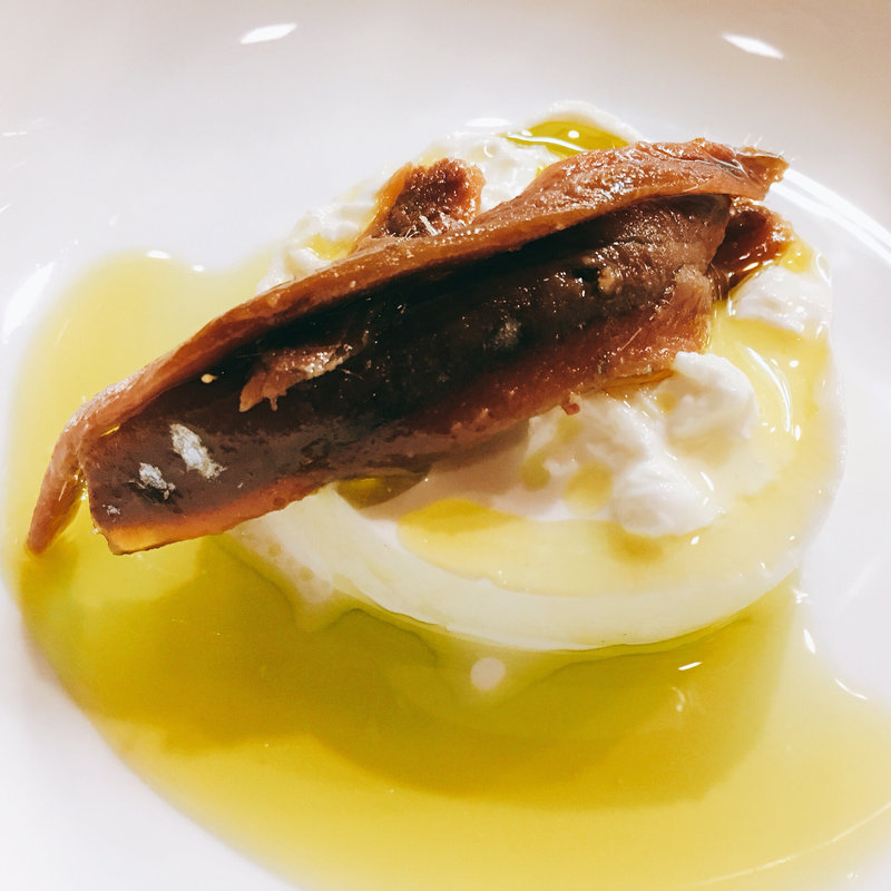 自家製アンチョビとブッラータ(メゼババ )