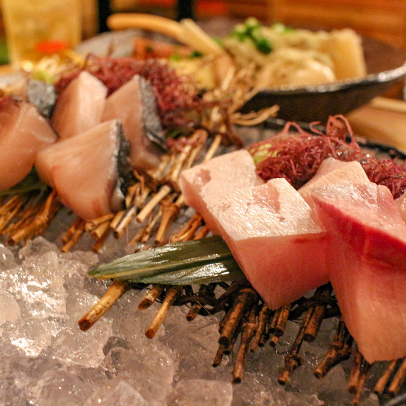 カンパチと鰆の刺身(サンダー酒場 )