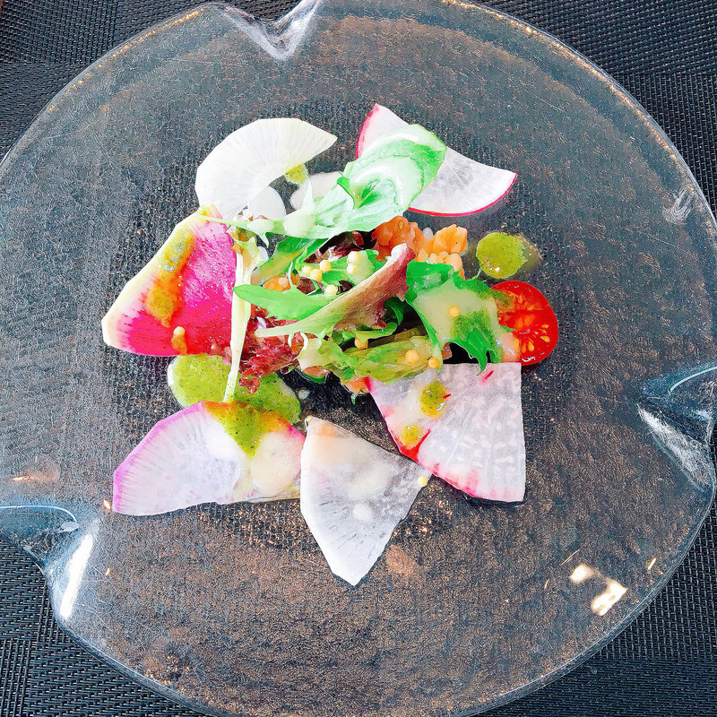 自家製スモークサーモン 大葉のソース(ビストロ・ヨシムラ )