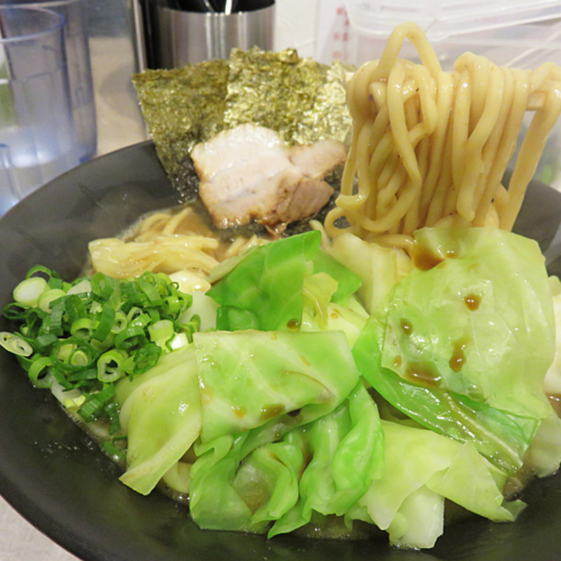 カレーラーメン＋キャベツトッピング(三代目無邪気)