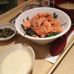 天然紅鮭の姫丼(さち福や CAFE 川崎アゼリア店)