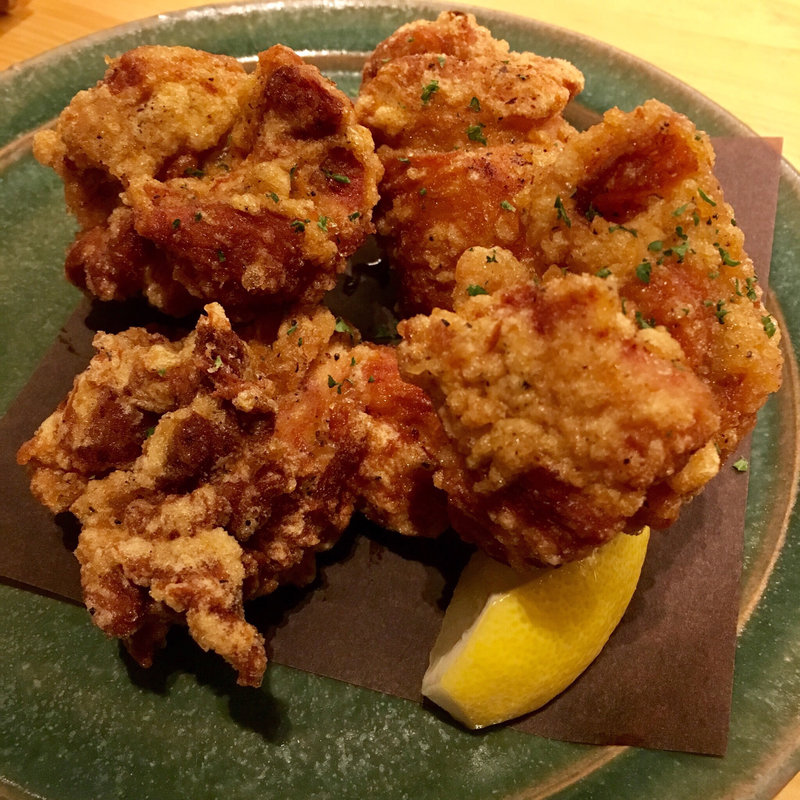 熊本ハーブ鶏 もも肉の唐揚げ(鶏食堂バル TORIICHIミント神戸店)