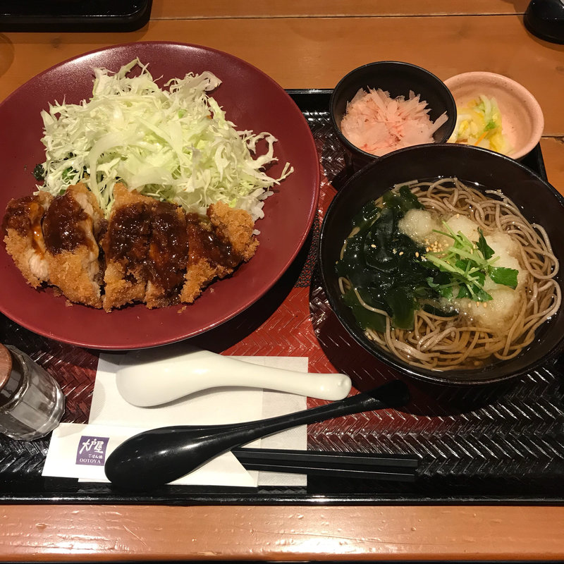 特製ソースチキンかつ丼と温蕎麦(大戸屋ごはん処 国立南口駅前店)