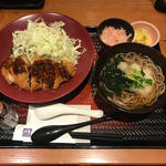 特製ソースチキンかつ丼と温蕎麦