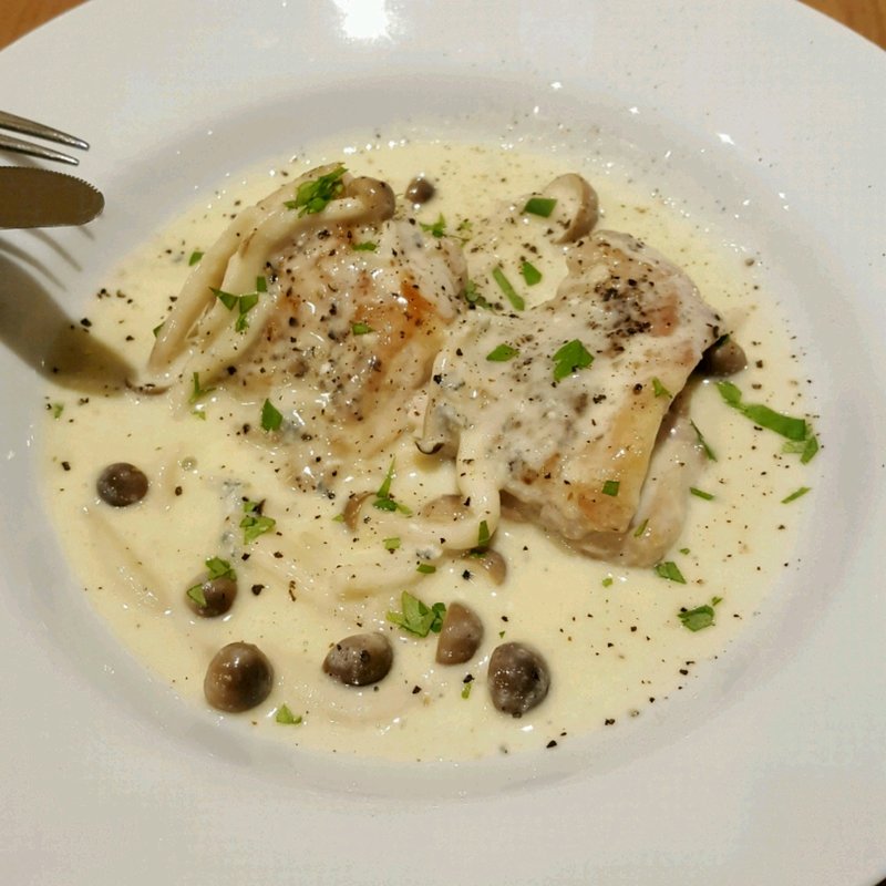 チキンソテーゴルゴンゾーラソース(ことり)