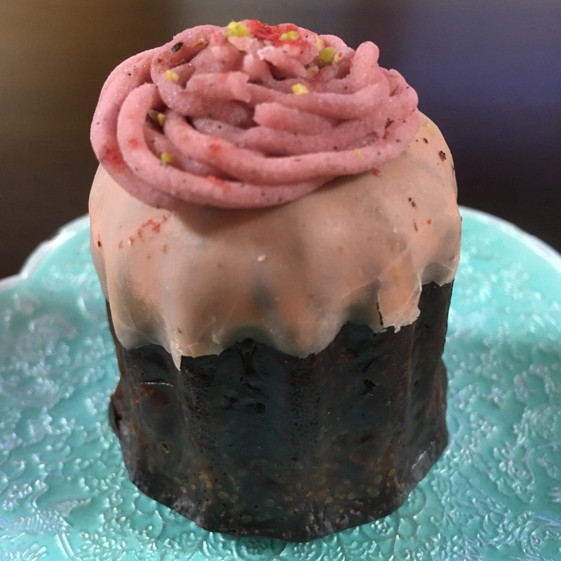 いちごとバニラのカヌレ(ラ スール （La Soeur）)