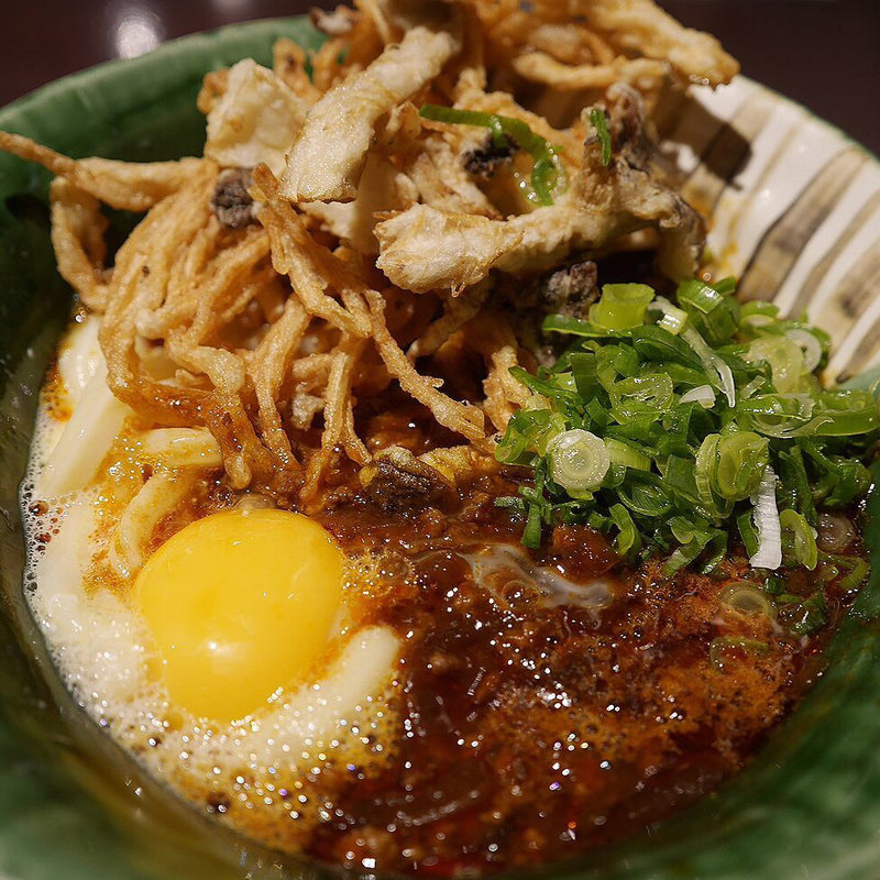 秋のきのこ天坦々釜玉うどん(釜揚げうどん 鈴庵 )