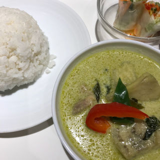 タイランチセット グリーンカレー(ディップガーデン TOKYO 日比谷グルメリウム)