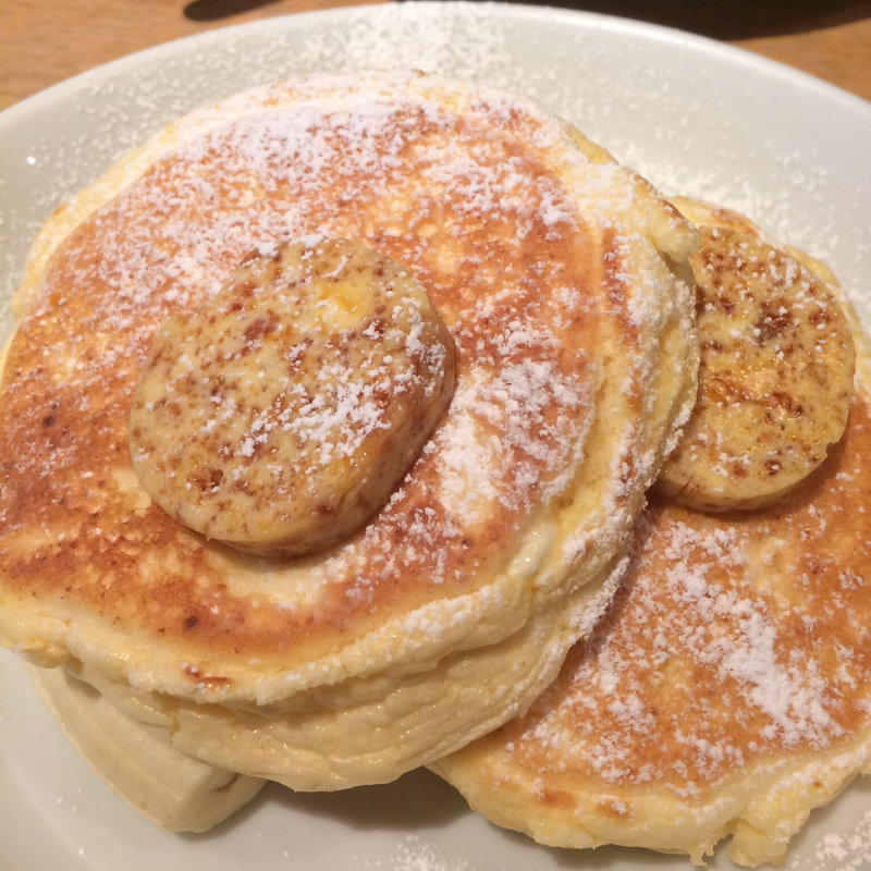 リコッタパンケーキ w/ フレッシュバナナ、 ハニーコームバター(bills　横浜赤レンガ倉庫)