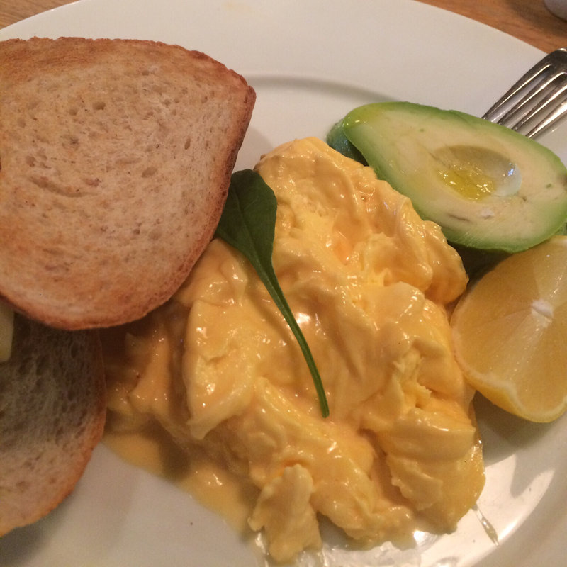 オーガニックスクランブルエッグ トーストなし (bills　横浜赤レンガ倉庫)