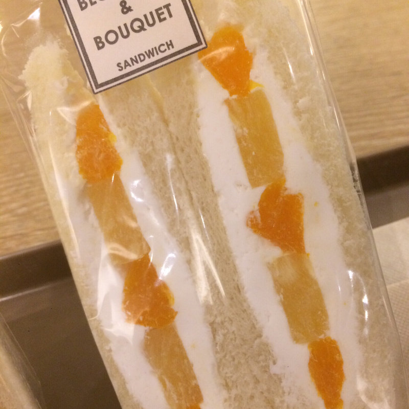 みかんとパインのフルーツサンド(ブロッサムアンドブーケ 日比谷国際ビル店 （BLOSSOM & BOUQUET）)