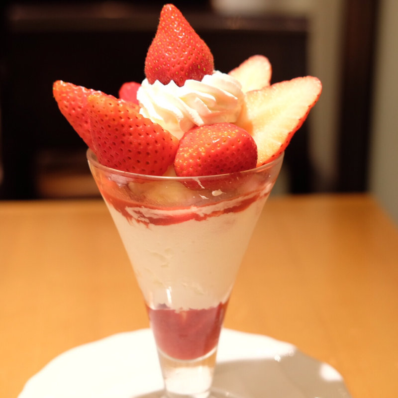 特選いちごパフェ(京橋千疋屋 小田急町田店)