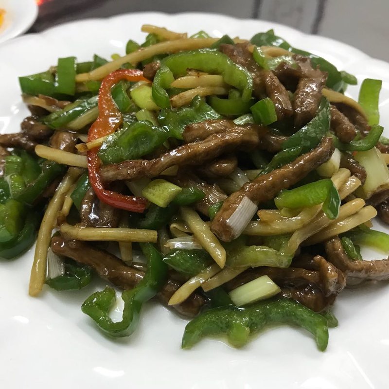 細切りピーマンと牛肉炒め(中華料理 順興閣)