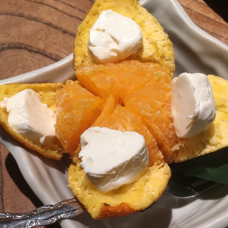 焼みかんのクリームチーズ添え(地酒遊楽 裏や)