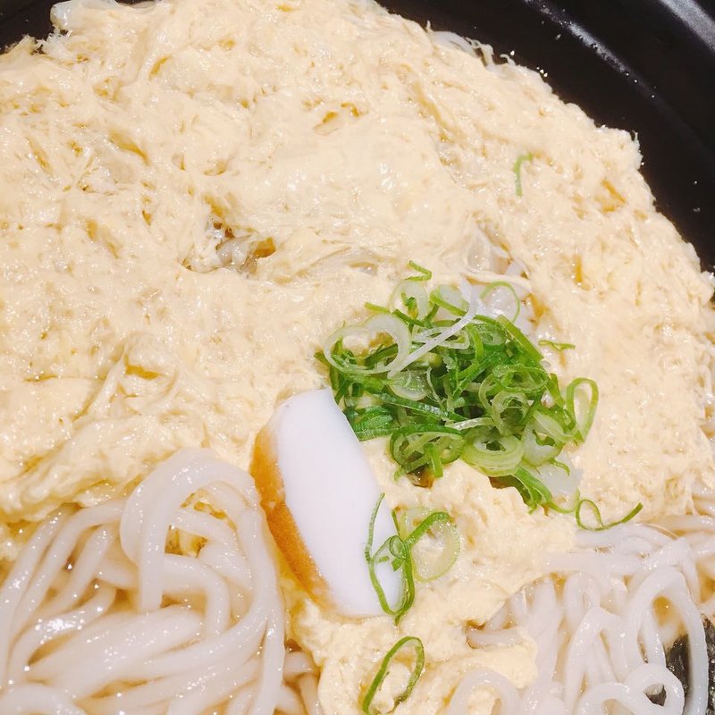 玉子とじのおうどん(麺匠の心つくし つるとんたん 羽田空港店)