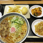 汁あり・小550円+半熟味玉天100円。