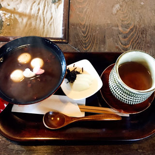 黒糖ぜんざいとほうじ茶のセット(三十三茶屋 )