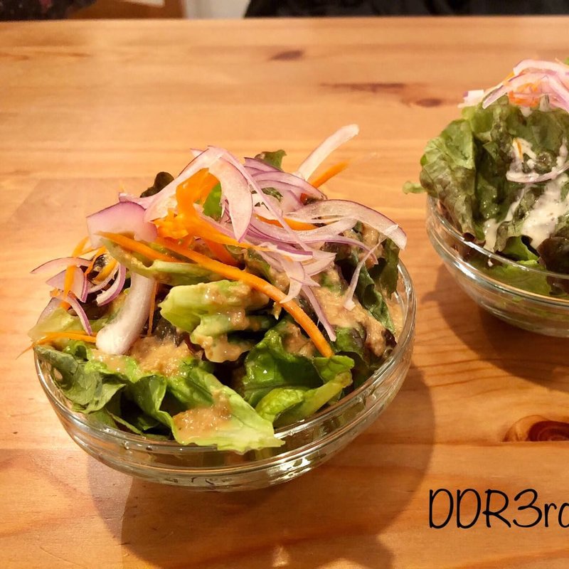 自家製オリジナルサラダ(マッドバーガー)