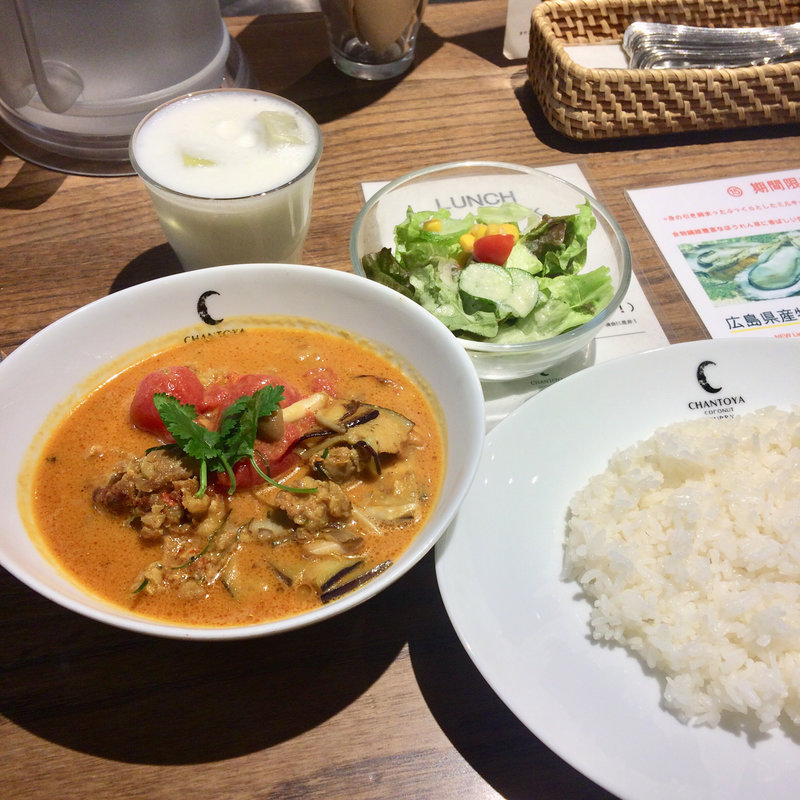 タイ風スパイシーソーセージと3種のキノコとトマトのカリー