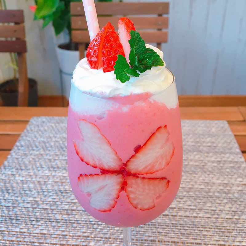 いちごスムージー(リリアーナ オーガニックカフェ)