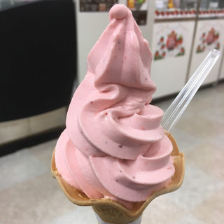 あまおう苺のソフトクリーム(南国フルーツ 岩田屋店)