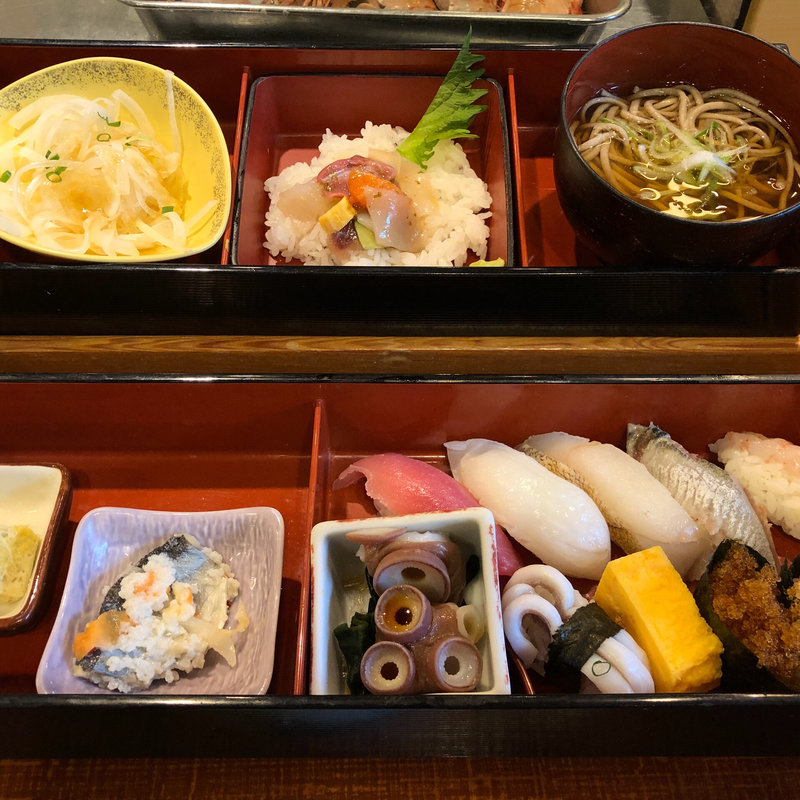 花まる二段重(四季 花まる 時計台店)