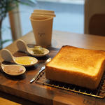 極美“ナチュラル”食パン ＋jam3種(嵜本珈琲 焙煎所)