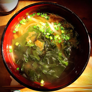 梅わかめうどん(いか玉焼と串カツ マハカラ)