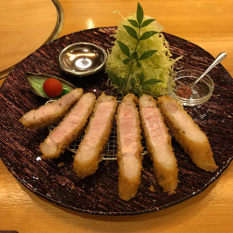 山形豚特選サーロインロースカツ定食(epais SATSUKIGAOKAKITA)