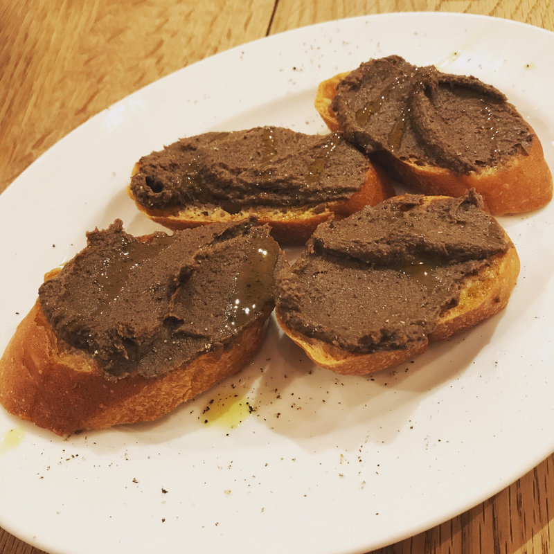 鶏レバーのクロスティーニ(ストマコ)