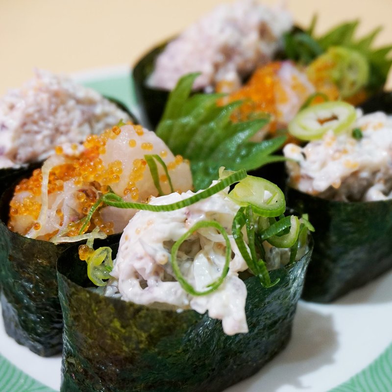 軍艦三種盛り(太郎すし)