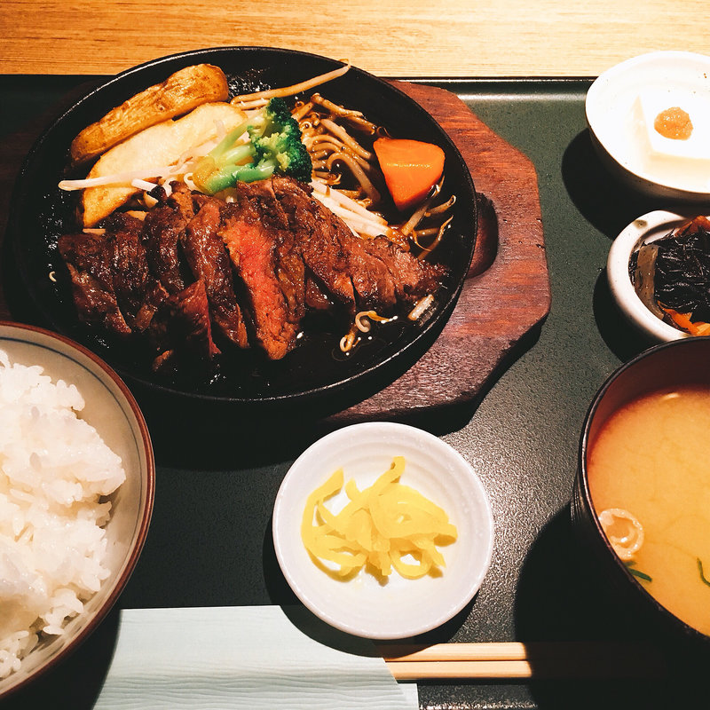 ステーキ定食(一条 東向通店 （ヒガシムキドオリテン）)