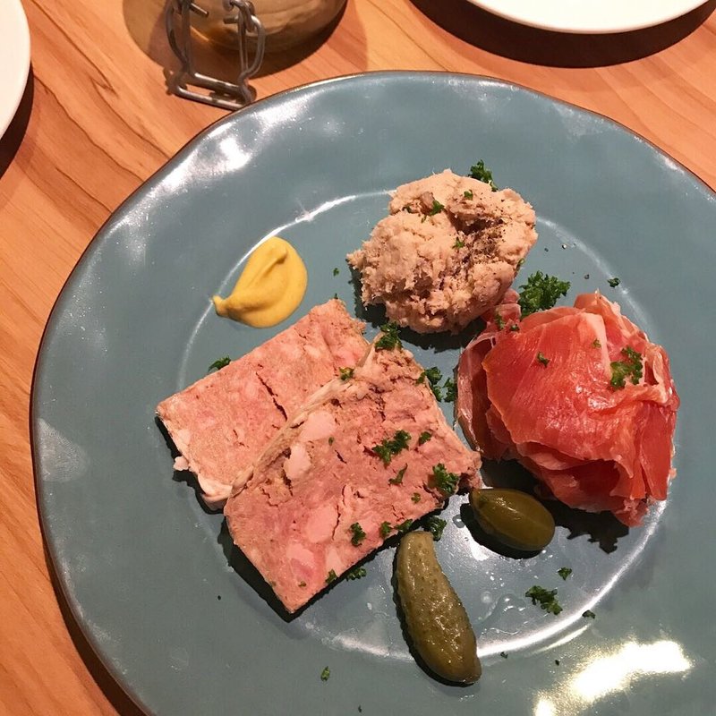 シャルキュトリーの盛合わせ(原価ビストロ BAN！ 飯田橋)