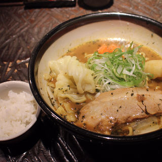 スープカリーラーメン(ラーメン研究所 我流る！ （がるる）)