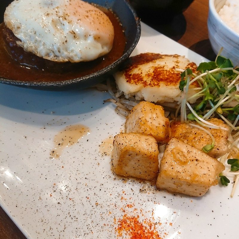 まぐろの中トロステーキ(鉄板焼 天 本丸)